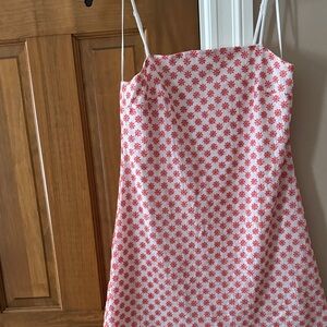 Mi Ami orange and white embroidered dress
Fully lined adjustable strap 
Zipper